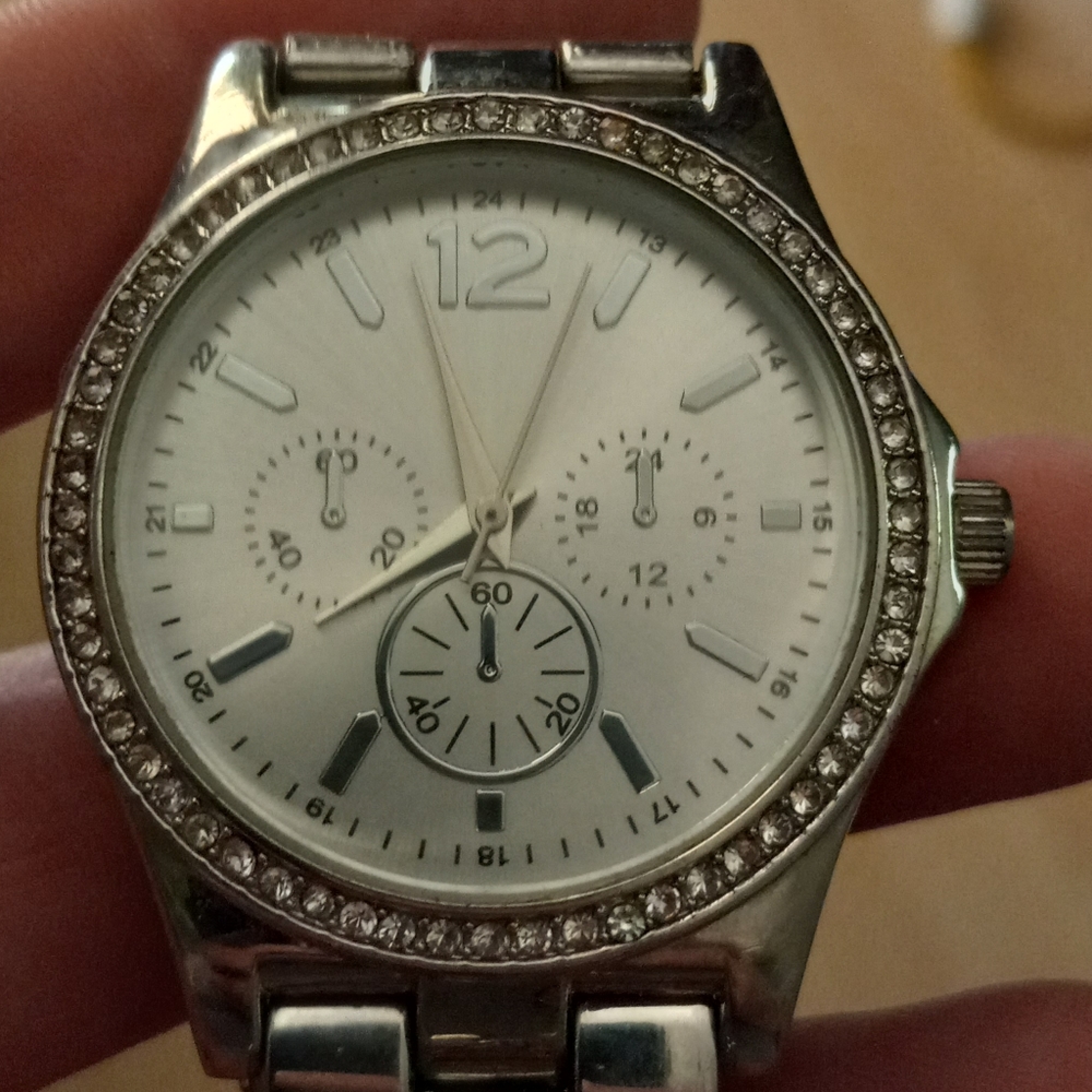 Watch - Picture 2 of 3